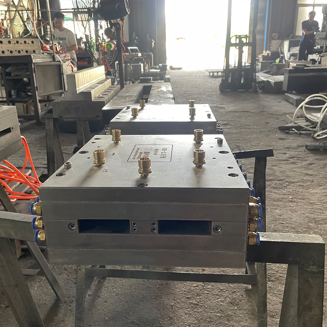 004 Cabinet board mold series