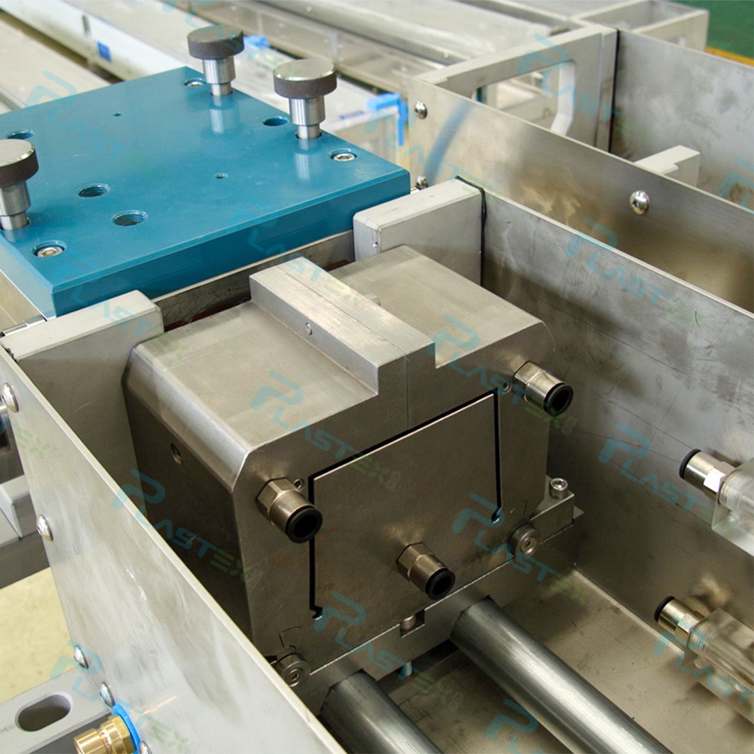 005 PP hollow grid plate mold series