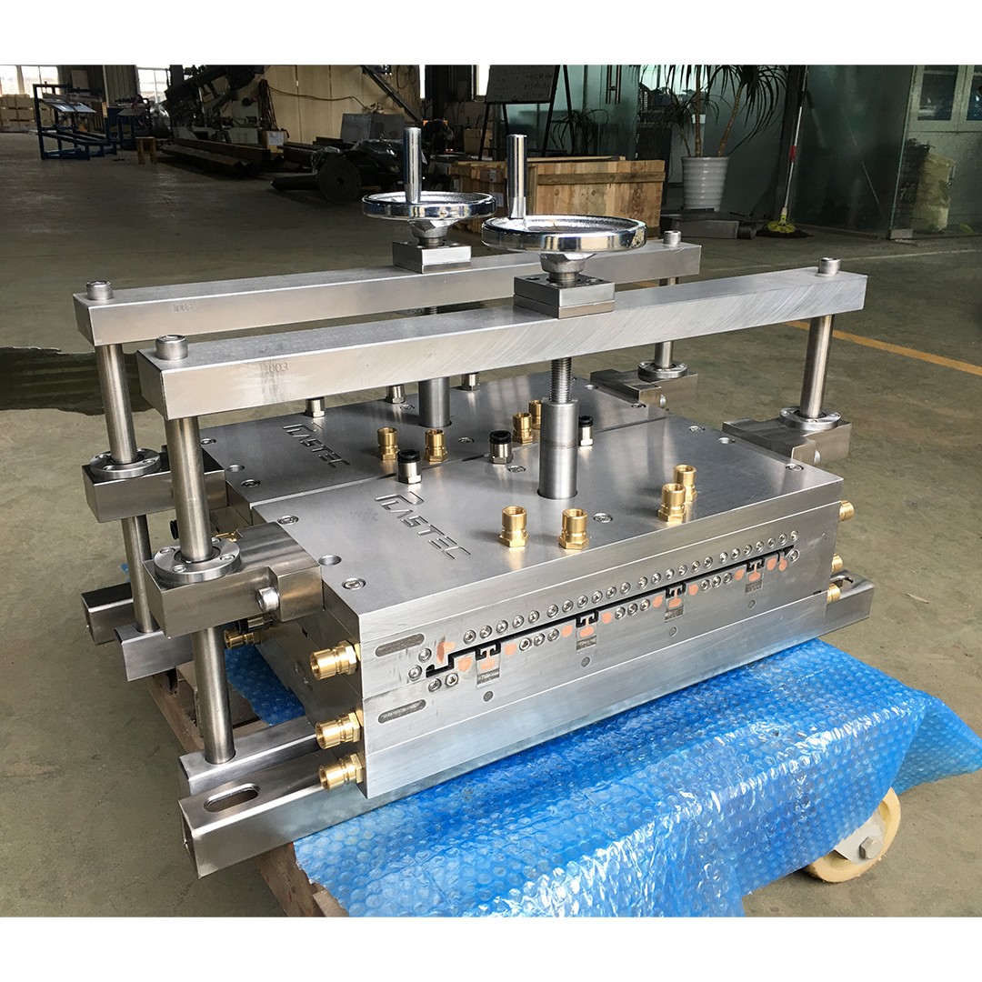 008 Large-sized plate, sheet and profile extrusion mold series